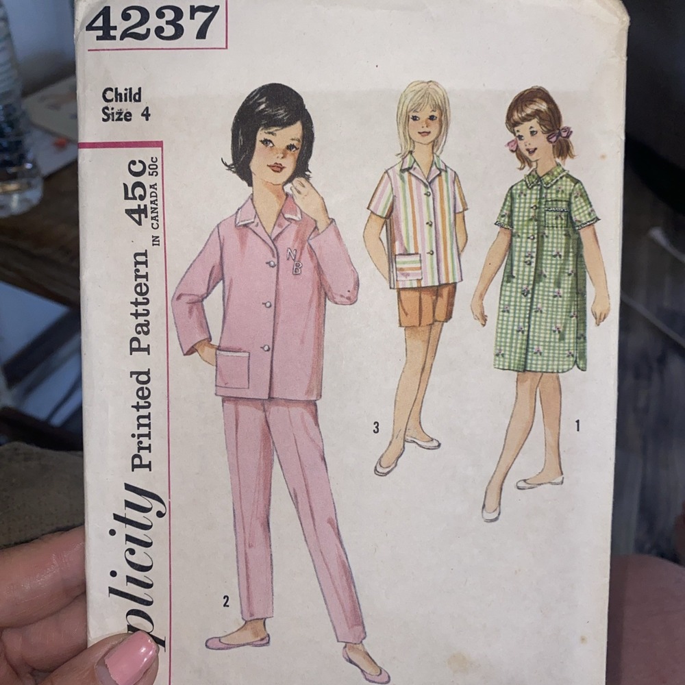Vintage Simplicity Pattern 4237 Pajamas 2 Lengths Night-Shirt Girls 4 CUT 1960s